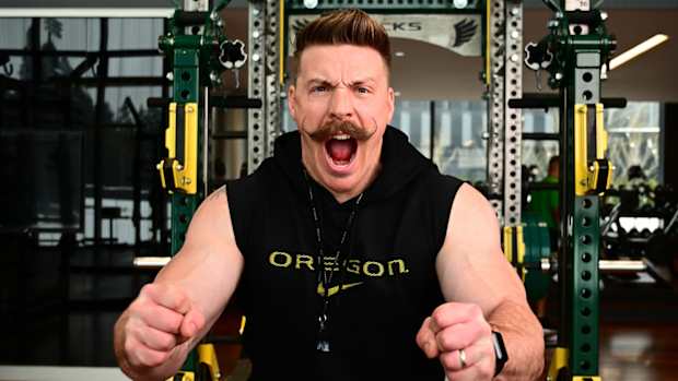 oregon-strength-coach-aaron-feld-college-football.jpg